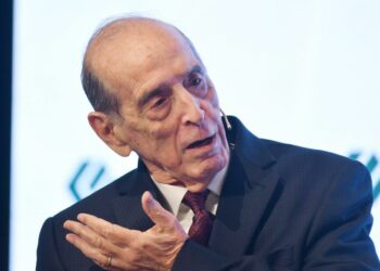 Arriazu: “Argentina necesita USD 100.000 millones de reservas para ser sustentable»