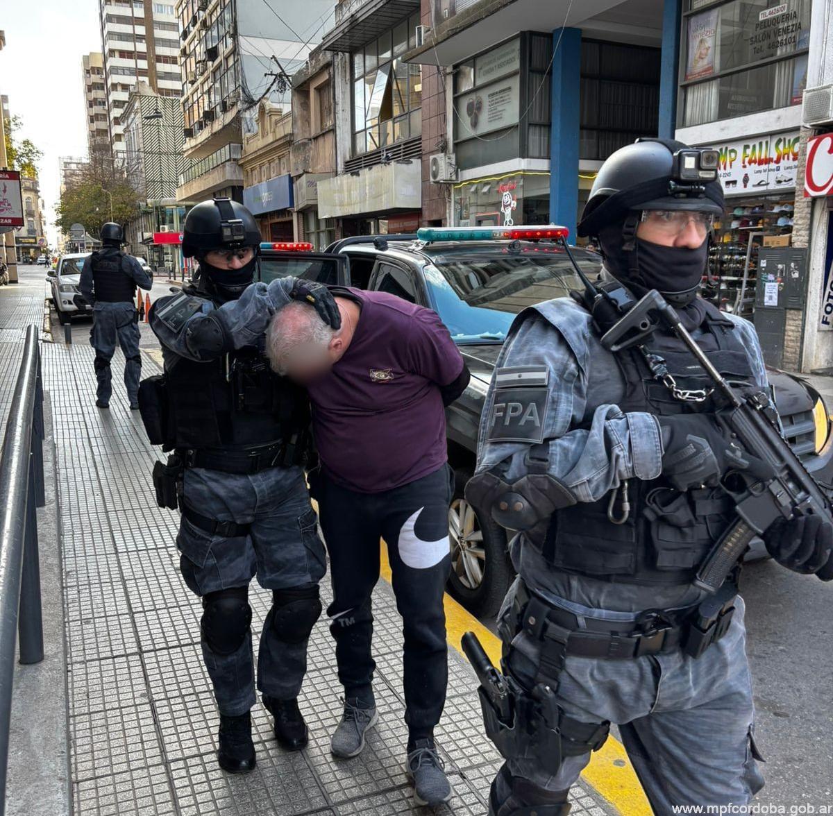 Lo detuvieron en la terminal de ómnibus con cocaína y sus cómplices intentaron borrar pruebas Río Cuarto. Drogas. Cocaina. Terminal de omnibus