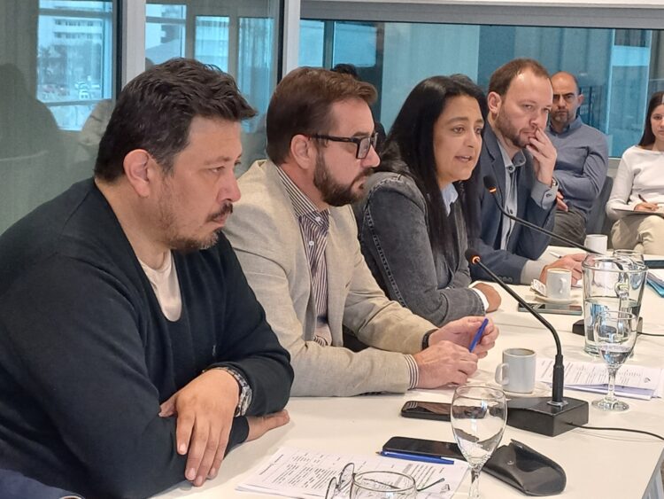 La comisión aprobó Ficha Limpia en Córdoba.
