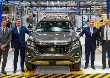 El gobernador Llaryora participó del lanzamiento de la Fiat Titano, realizado en la planta de Ferreyra. 