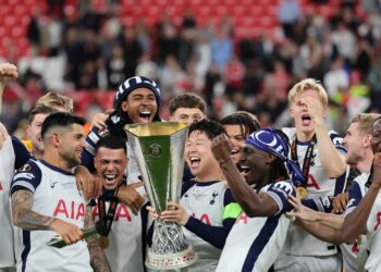 El Tottenham del “Cuti” Romero se consagró campeón ante el Manchester United