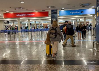 El turismo internacional sigue en retroceso: en abril cayó casi 5% el ingreso de visitantes al país