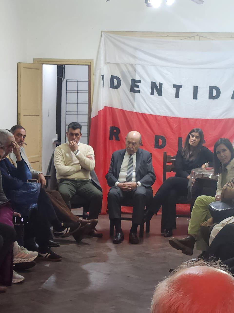 Piden que la UCR cordobesa evite cerrar alianzas electorales con Milei o Llaryora Piden que la UCR cordobesa evite cerrar alianzas electorales con Milei o Llaryora
