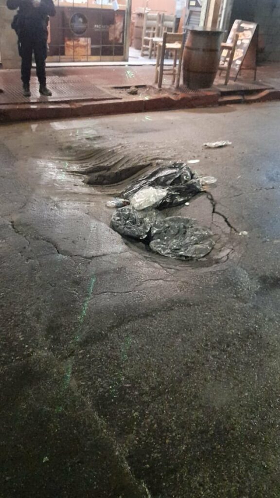 Un nuevo socavón en la ciudad provoca un corte en pleno centro