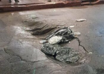 Un nuevo socavón en la ciudad provoca un corte en pleno centro