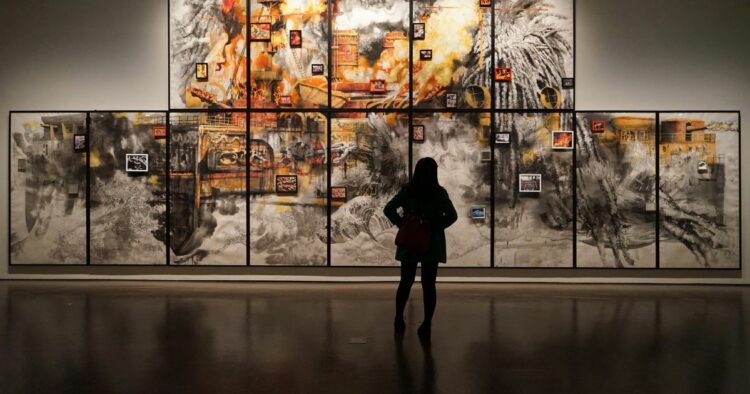 Ya sea en un museo, en una galería, en la calle o incluso de forma digital, ver arte puede actuar como una forma de medicina emocional.