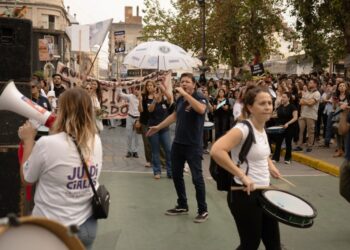 Alto acatamiento al paro judicial por equiparación salarial