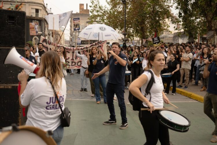 Los trabajadores judiciales mantienen medidas de fuerza impulsadas por Agepj y los espacios “Alternativa 16 N” y “Autoconvocados”, en demanda de mejoras salariales.