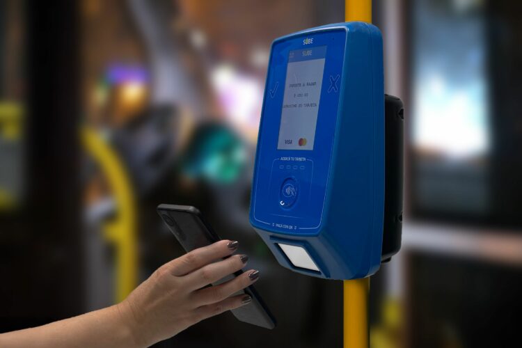 Pago del boleto con billetera virtual y código QR.