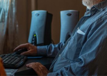 Condena a un hombre de 81 años por descargar material de abuso sexual infantil