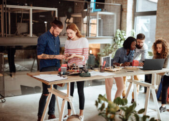 Salud mental en la oficina: clave para la productividad y la satisfacción laboral