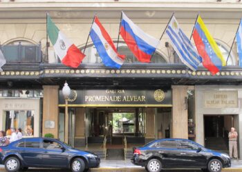 Alarma en Recoleta: amenazó con tener explosivos en el Hotel Alvear y fue detenido