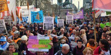 Jubilados vuelven a marchar al Congreso para exigir mejoras en sus haberes