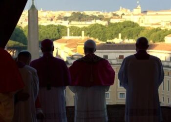 Robert Prevost en la Basílica San Pedro. Donald Trump