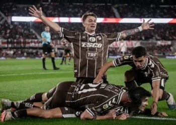 Platense dio la sorpresa y eliminó a River por penales