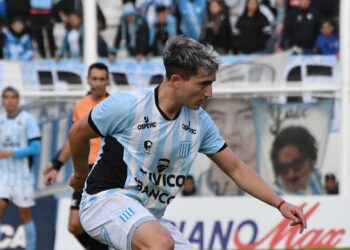 Racing enfrenta a Gimnasia y Tiro