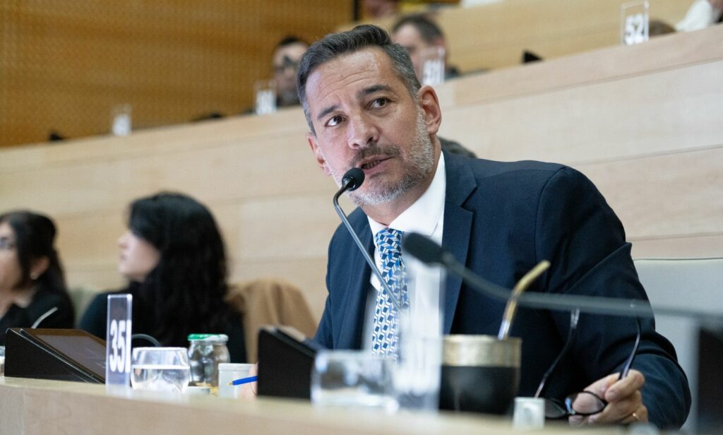 Siciliano pide al Congreso endurecer las penas para delitos cometidos en moto