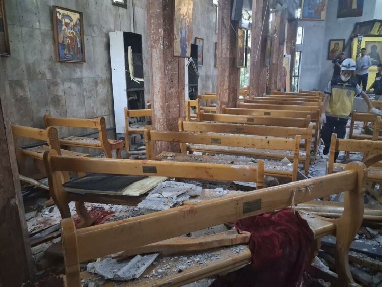 Atentado suicida en una iglesia de Siria deja al menos 20 muertos y más de 50 heridos