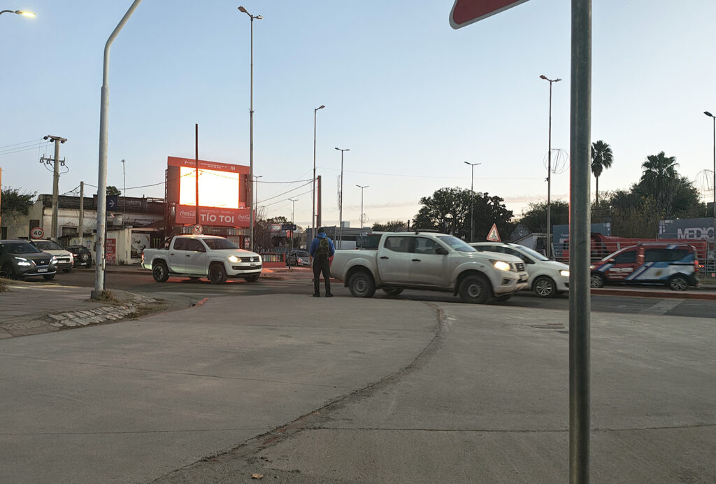 El nudo vial de La Mujer Urbana colapsa en varios momentos todos los días.