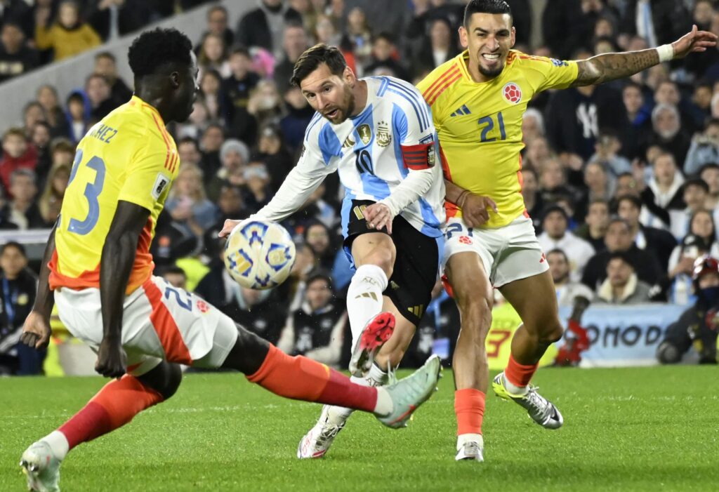 Argentina empató 1-1 con Colombia por la fecha 16