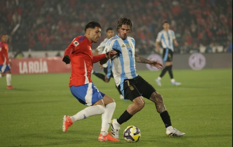 Con gol de Julián Álvarez, Argentina venció a Chile 1-0 y lo dejó al borde del nocaut