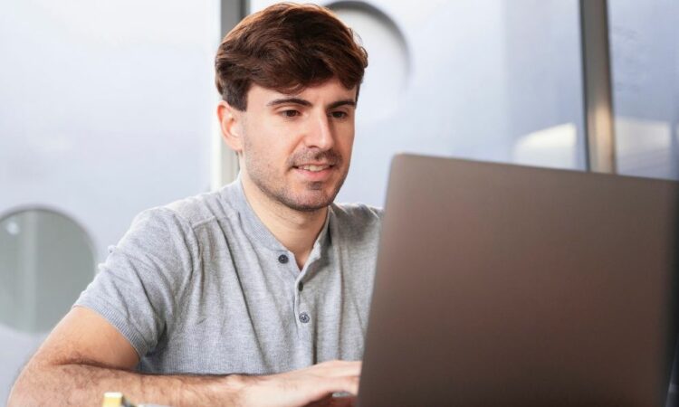 Su aprobación permite obtener la certificación necesaria para solicitar el crédito sin interés, en el marco del mencionado programa.