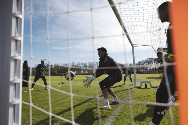 La selección de Lionel Scaloni hizo trabajos con pelota de cara al duelo con Chile.