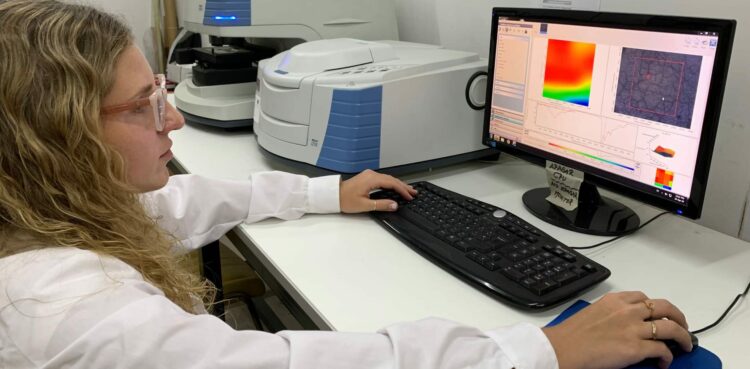 Un equipo de la UNC y la startup Ovoxite desarrollan una técnica innovadora para seleccionar embriones sin invadirlos.