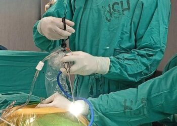 El Hospital San Roque realizó las primeras cirugías endoscópicas de columna