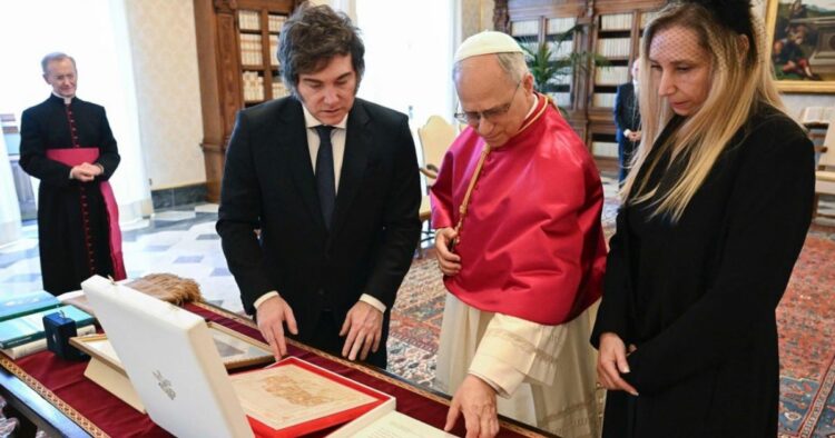 El Papa León XIV confirma su visita a Argentina tras reunión con Milei en el Vaticano