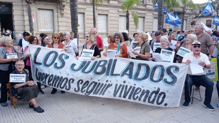 Foto de archivo: Marcha de jubilados
