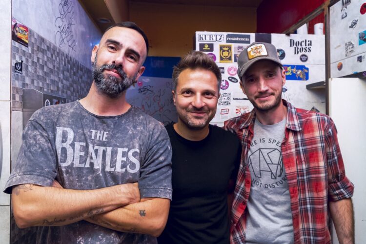 Los integrantes de la banda: Andrés Sloog (batería), Javier Viglietti (guitarra y voz) y Ema Nieto (bajo)