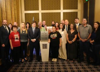 El mandatario nacional se entrevistó con un grupo de familiares de rehenes en Gaza en la planta baja del Hotel King David.