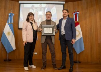 La Legislatura distinguió a Rubén Magnano