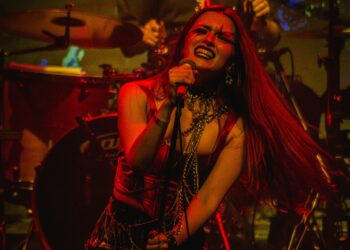 La cordobesa Lucía Bossa presenta “Mentes procesadas”