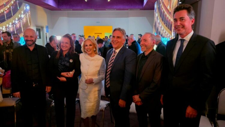 Junto a Mirtha Legrand, Llaryora encabezó el lanzamiento de los Premios Sur.