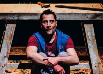 “Muerde”, el unipersonal de Luciano Cáceres llega al Teatro Comedia