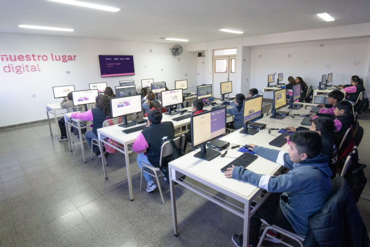 Telecom inauguró "Nuestro Lugar Digital" en Córdoba.