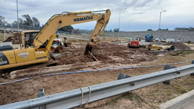 Rotura de un caño de agua en El Tropezón.