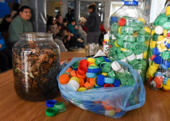 El Servicio Penitenciario intercambia compost orgánico por tapitas de gaseosas