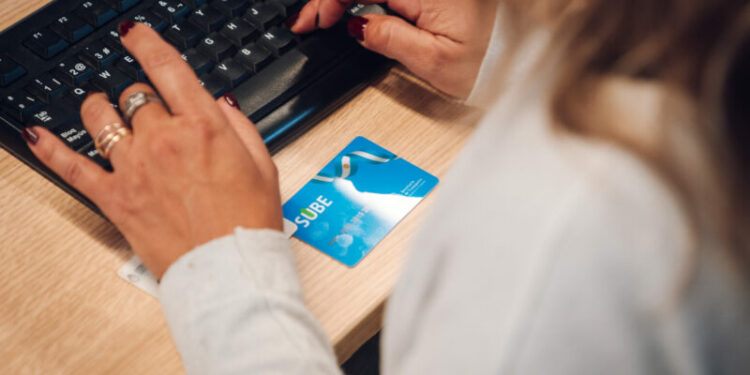 Entrega de tarjeta SUBE y gestión de trámites de DNI. sube
