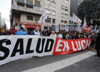 Tras las protestas, el Gobierno aumentó los salarios a residentes del Garrahan