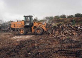 Intiman a 120 propietarios de terrenos abandonados donde se generaron macrobasurales