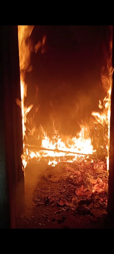 Un incendio destruyó una habitación y provocó la muerte de una mascota