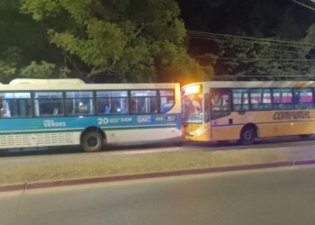 Dos heridos tras un choque entre colectivos de Tamse y Coniferal
