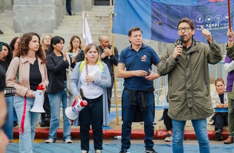 El gobernador Llaryora habilitó al Tribunal Superior de Justicia para comenzar a discutir la equiparación con la Justicia federal.