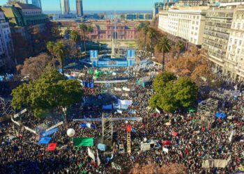 Cristina Kirchner llamó a la militancia a “organizarse” y reiteró la consigna: “Vamos a volver”