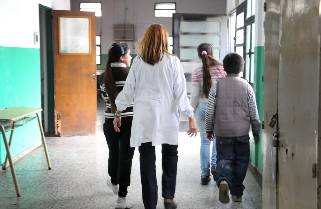 Advierten una “alarmante” sobrecarga laboral de los docentes en Córdoba