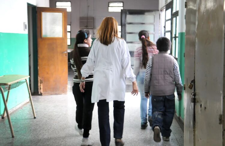 . El informe también denuncia un “desconocimiento de carpetas médicas”.