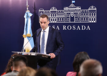 Manuel Adorni, sobre Cristina Kirchner: “El Presidente dice que el que las hace las paga”